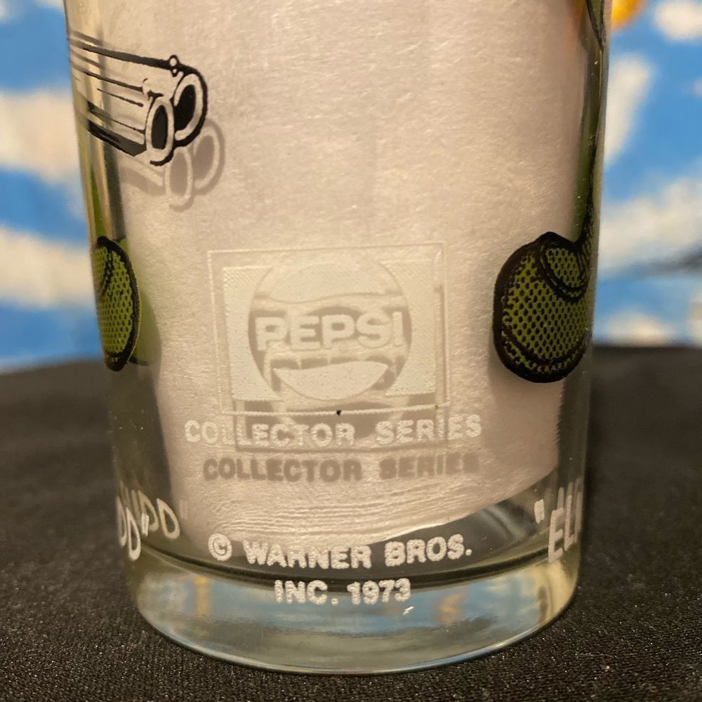 đ„VINTAGEđ„ELMER FUDD COLLECTIBLE GLASS - Picture 2 of 2